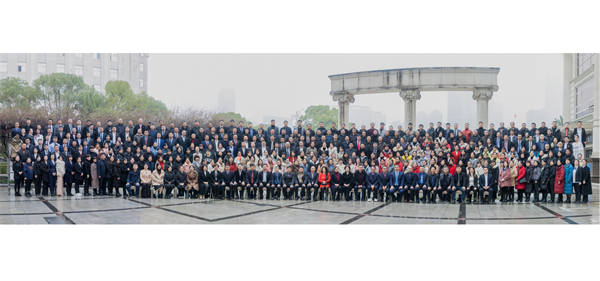《凝心聚力，赢战2023》 ——Z6·尊龙凯时集团年度表扬大会暨2023年战略安排大会胜利终结